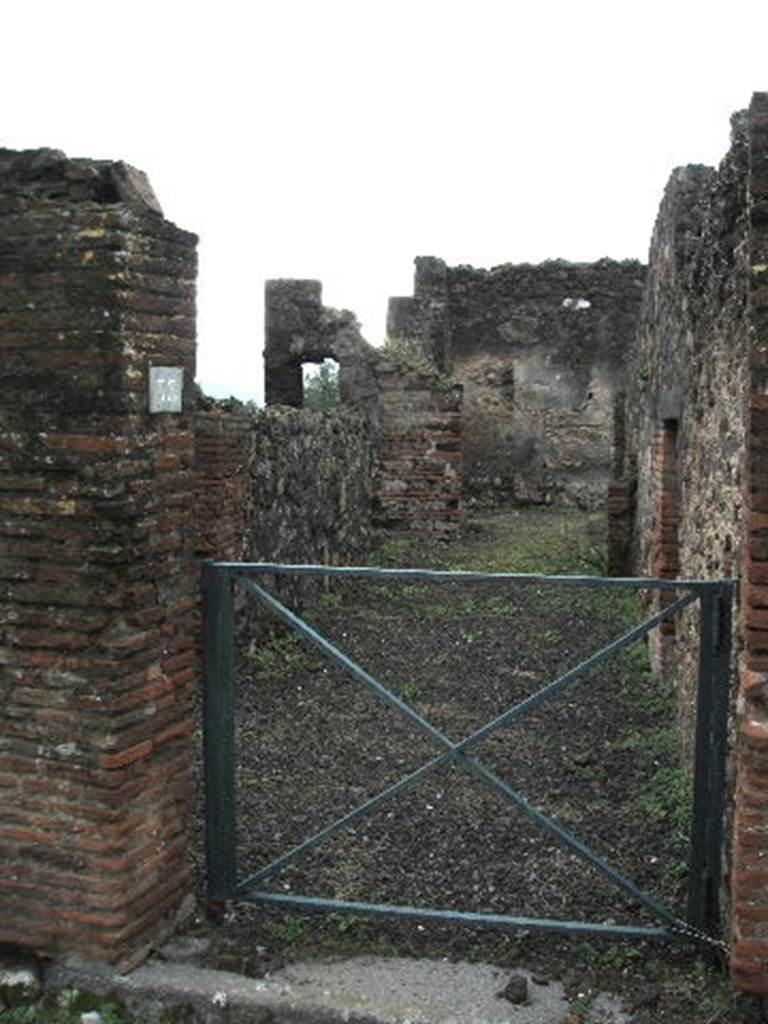 VIII.2.33 Pompeii. May 2006. Looking south from entrance doorway.