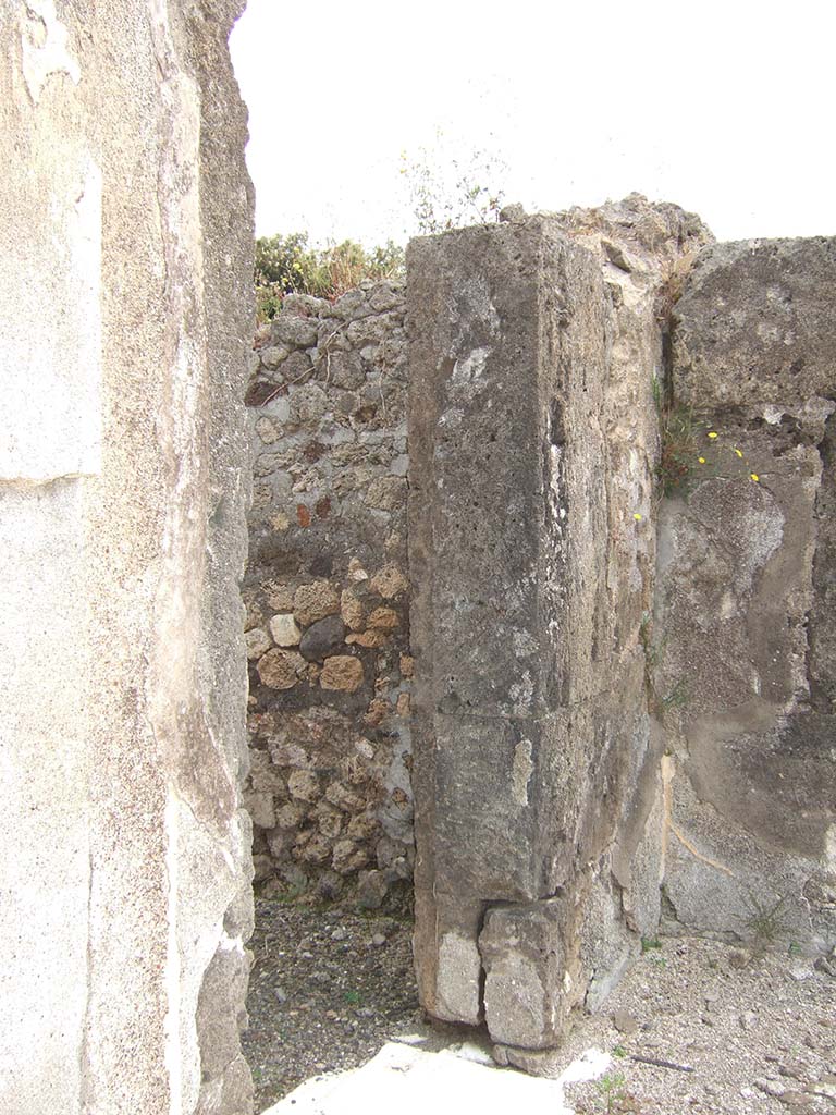 VIII.2.34 Pompeii. May 2006. Doorway to room ‘d’, on north side of atrium, in north-east corner.
Room ‘v’, which was reached through this doorway, was to be found at its rear.