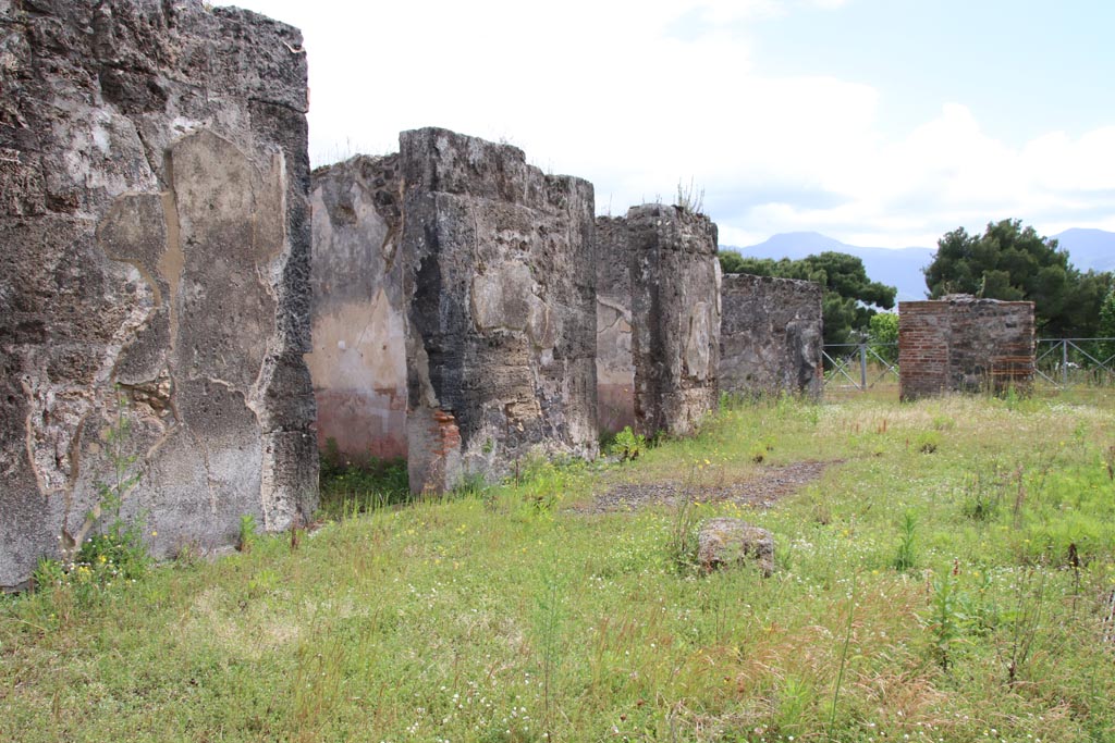 VIII.2.34 Pompeii. May 2024.  
Looking south along east side of atrium, with doorways to rooms ‘e’, ‘f’ and ‘g’. Photo courtesy of Klaus Heese.