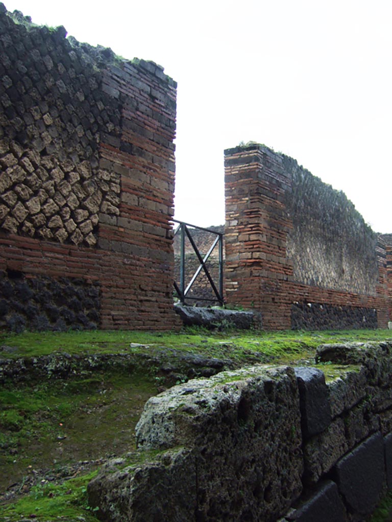 VIII.2.37 Pompeii. December 2005. Entrance doorway, looking west.