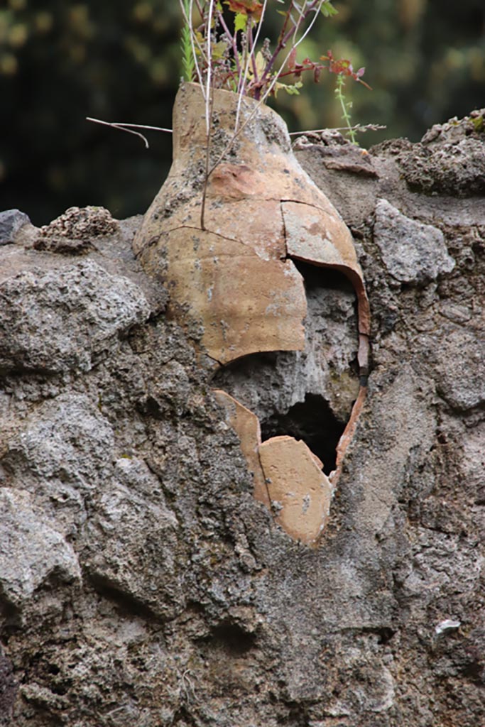 VIII.2.38 Pompeii. May 2024.
Detail of terracotta vessels used as downpipe. Photo courtesy of Klaus Heese.