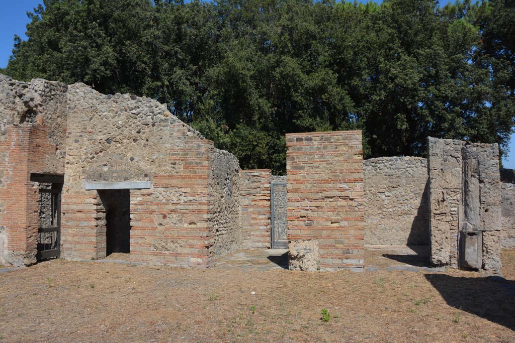 VIII.2.39 Pompeii. September 2019. 
Looking towards north side of atrium, with entrance corridor, in centre, with doorways to room c and d, on right.
On the left is the doorway to room n, followed by room d, against the north wall on the west side of entrance corridor.
Foto Annette Haug, ERC Grant 681269 DÉCOR