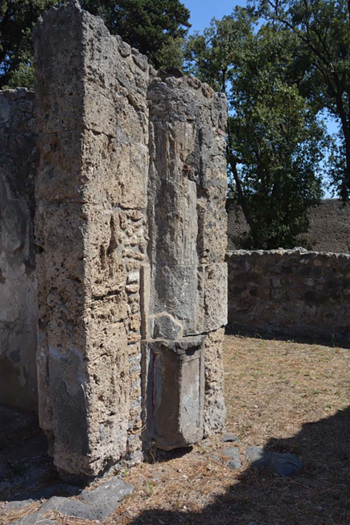 VIII.2.39 Pompeii. September 2019. 
Foto Annette Haug, ERC Grant 681269 DÉCOR
According to PPM –
“The ancient wall in north-east corner of atrium with large blocks of Sarno stone, in which was inserted a quarter of a Corinthian tufa column covered with white stucco on a red square base.
This motif was repeated in the other corners of the atrium and, with similar semi-columns, at the entrances of the alae, which were associated with the I style decoration, making this one of the most majestic atriums of Pompeii.”
See Carratelli, G. P., 1990-2003. Pompei: Pitture e Mosaici. VIII (8).  Roma: Istituto della enciclopedia italiana, (No.4, p.313).