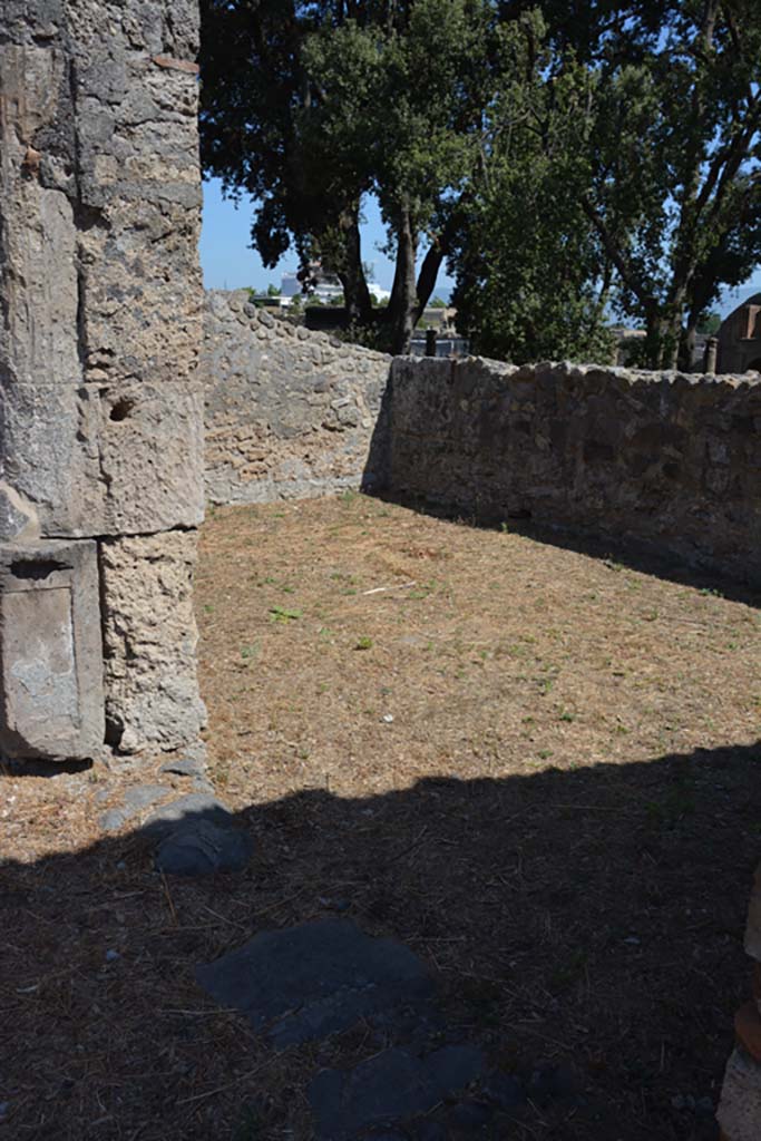 VIII.2.39 Pompeii. September 2019. Room d, looking north-east from doorway.
Foto Annette Haug, ERC Grant 681269 DÉCOR