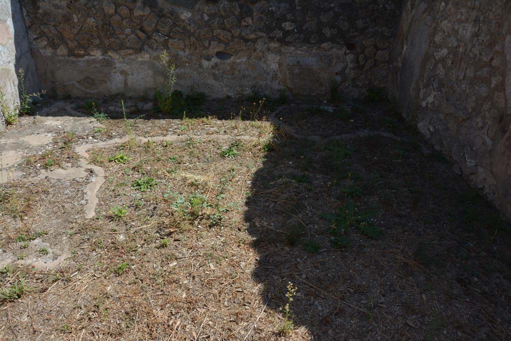 VIII.2.39 Pompeii. September 2019. Room f, looking east across flooring.
Foto Annette Haug, ERC Grant 681269 DÉCOR