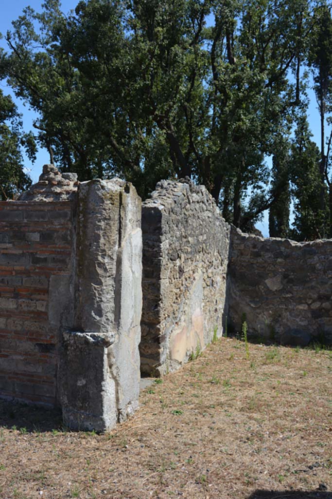 VIII.2.39 Pompeii. September 2019. East ala g, north wall with doorway into room f.
Foto Annette Haug, ERC Grant 681269 DÉCOR