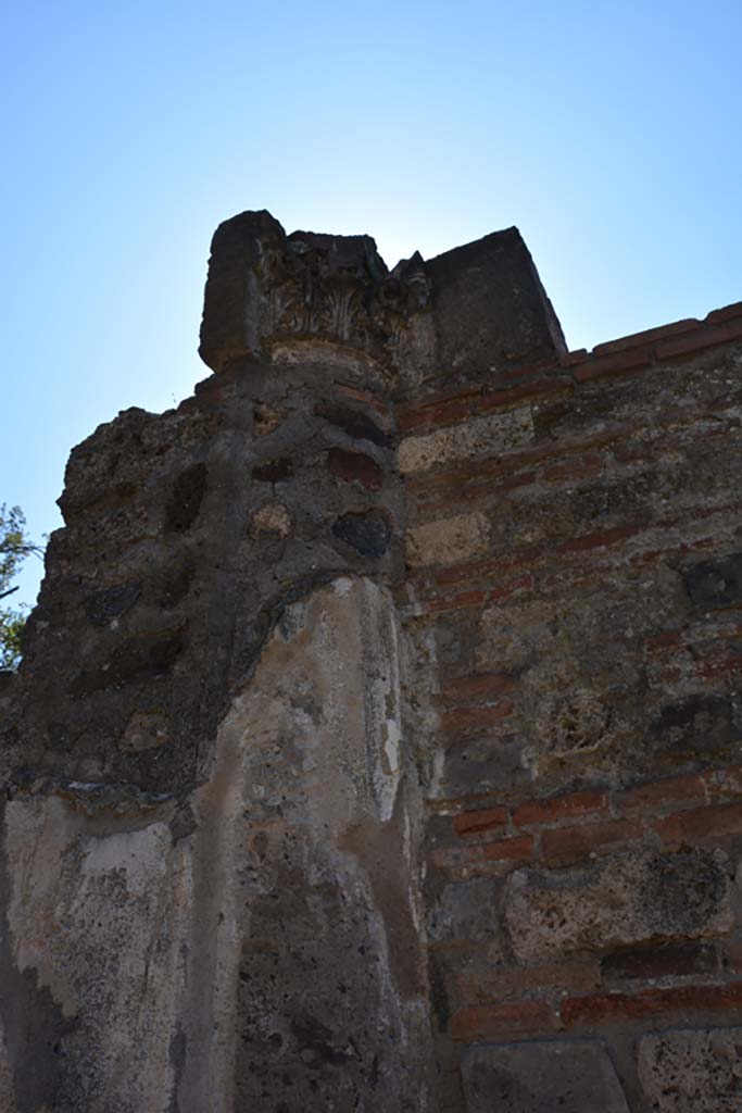 VIII.2.39 Pompeii. September 2019. Upper semi-column in south wall of east ala g. 
Foto Annette Haug, ERC Grant 681269 DÉCOR