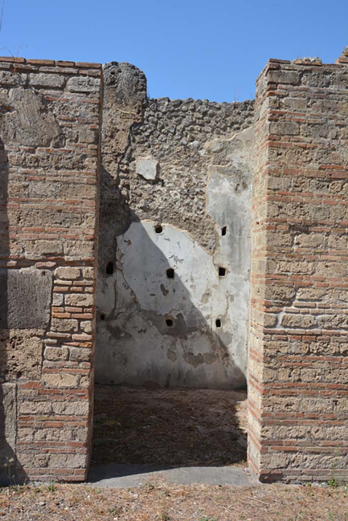 VIII.2.39 Pompeii. September 2019. Doorway to room k, on west side of atrium.
Foto Annette Haug, ERC Grant 681269 DÉCOR