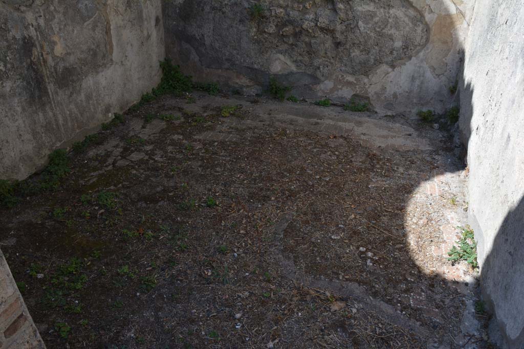 VIII.2.39 Pompeii. September 2019. Room l (L), looking west from doorway.
Foto Annette Haug, ERC Grant 681269 DÉCOR