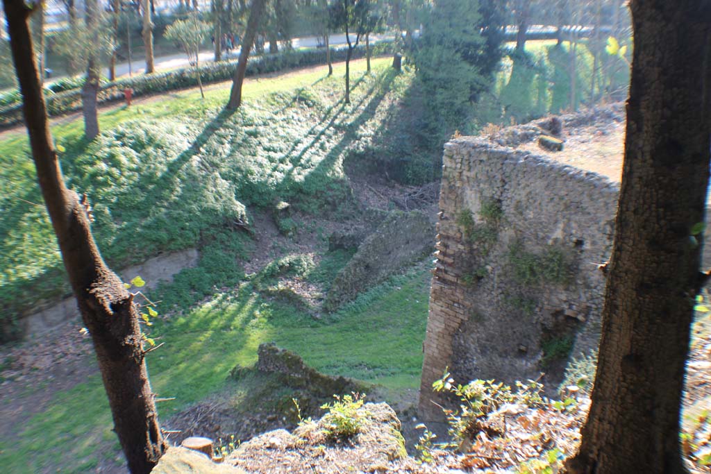 VIII.2.39 Pompeii. March 2014. Looking south-west from Triangular Forum towards area at rear of VIII.2.39.
Foto Annette Haug, ERC Grant 681269 DÉCOR.