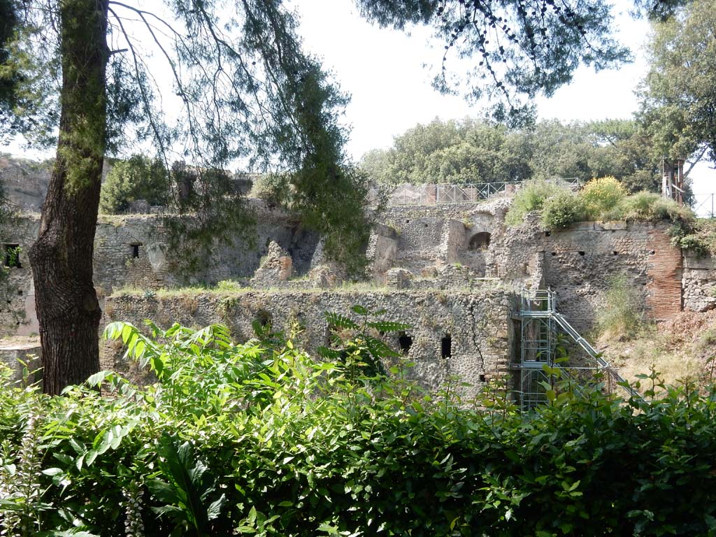 VIII.2.39 Pompeii. June 2019. Looking north at rear towards lower, middle and upper remaining floors. 
Photo courtesy of Buzz Ferebee.
