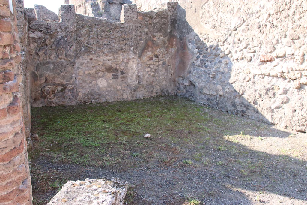 VIII.3.2 Pompeii. October 2022. Looking towards rear south wall and south-west corner. Photo courtesy of Klaus Heese.