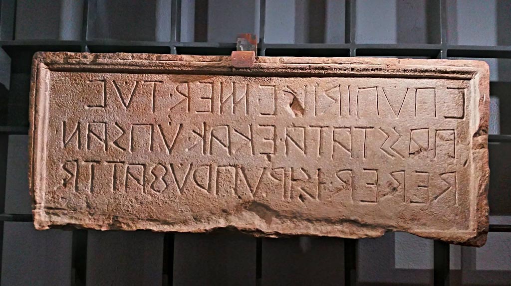 VIII.3.4 Pompeii. 
Dedication of Vibio Popidio on limestone block found outside in Via dell’Abbondanza, 1838, written in Oscan alphabet.
Naples Museum translates this as:
“Vibius Popidius (son of) Vibius, public meddix, had this portico made. He approved it himself.”
Now in Naples Archaeological Museum, inv. 2543 (Vetter 13). Photo courtesy of Giuseppe Ciaramella.