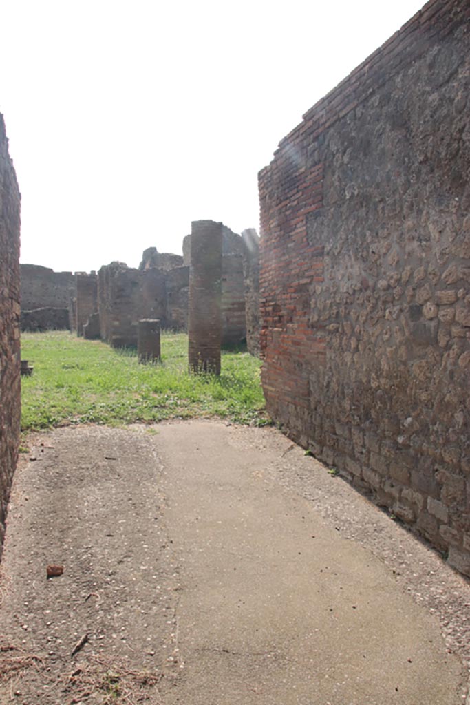 VIII.3.4 Pompeii. October 2023. Looking south across atrium from entrance corridor/fauces. Photo courtesy of Klaus Heese.
