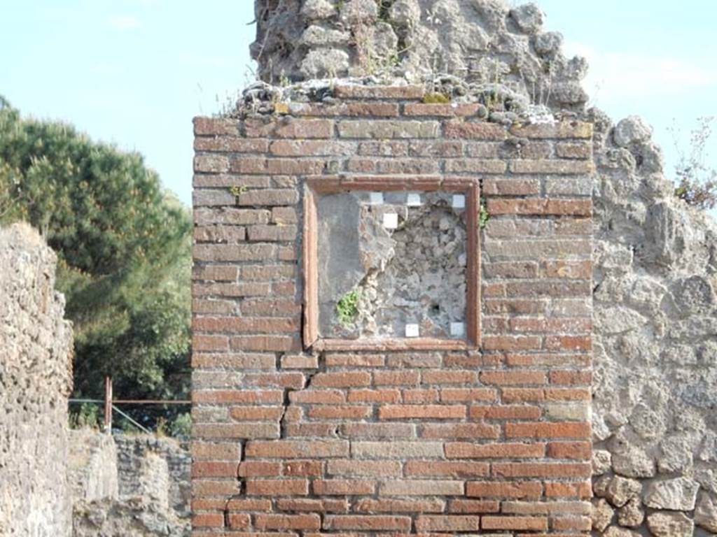 VIII.3.6 Pompeii. May 2015. Pilaster on west (right) side of doorway. Photo courtesy of Buzz Ferebee.