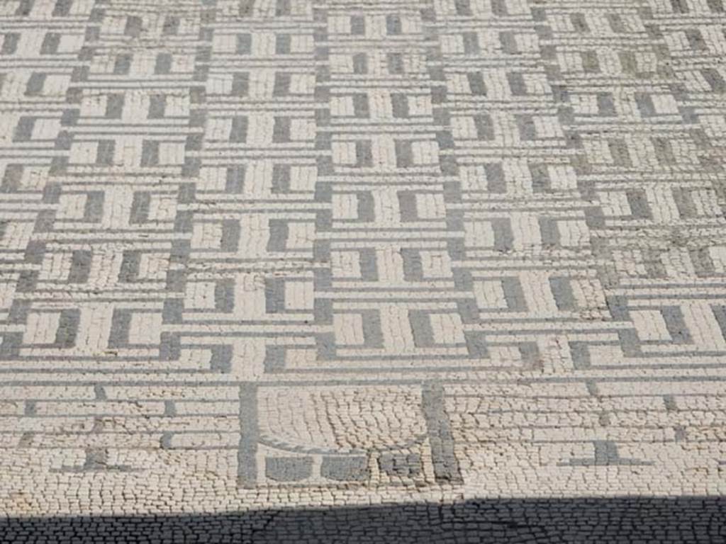 VIII.3.8 Pompeii. May 2016. Detail of one of the mosaic towers around the border in the atrium floor. Photo courtesy of Buzz Ferebee.