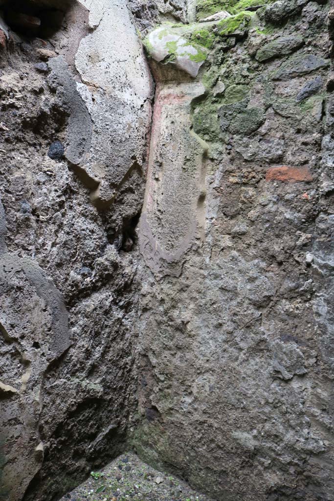 VIII.3.11, Pompeii, December 2018. 
Cubiculum, south-east corner, with vaulted east wall, on left. Photo courtesy of Aude Durand.