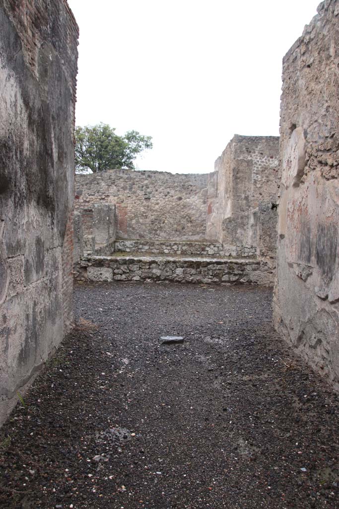 VIII.3.14 Pompeii. October 2020. Looking west along entrance fauces to atrium, and across to tablinum.
Photo courtesy of Klaus Heese.