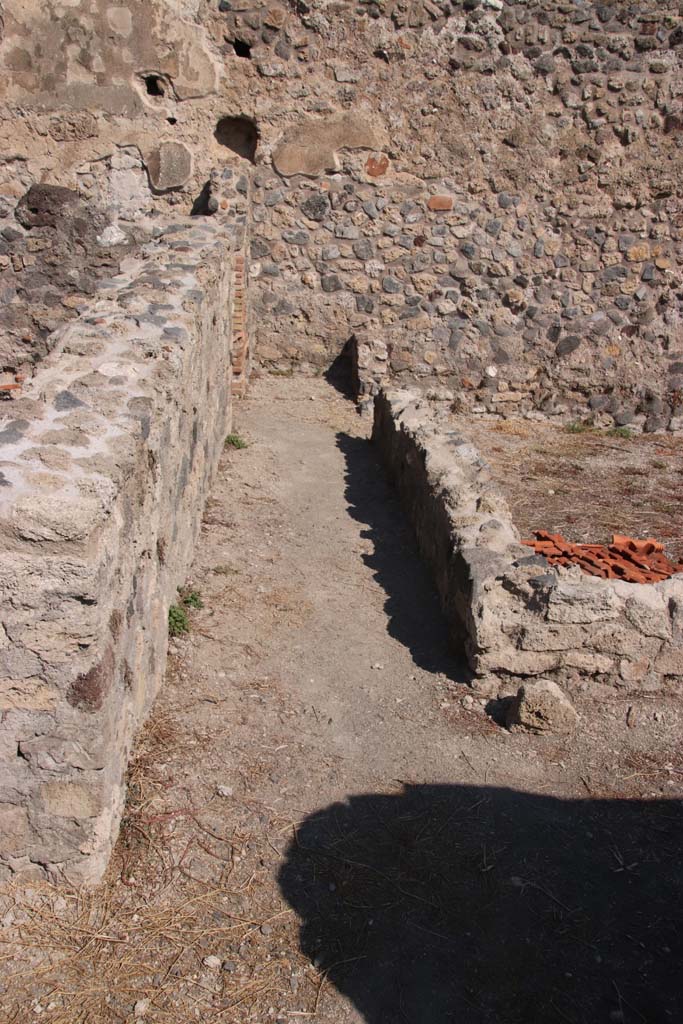 VIII.3.15 Pompeii. September 2021. 
Looking north along corridor 6 on west side of garden area. Photo courtesy of Klaus Heese.