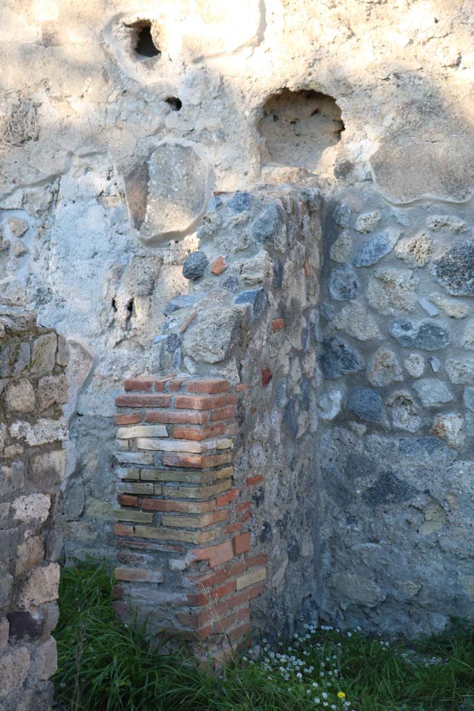 VIII.3.15, Pompeii. December 2018. 
Looking towards doorway into room 5, at rear of triclinium. Photo courtesy of Aude Durand.