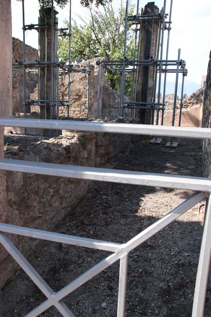 VIII.3.16 Pompeii. September 2021. 
Looking north across peristyle from entrance doorway, towards large room in north-east corner. 
Photo courtesy of Klaus Heese.