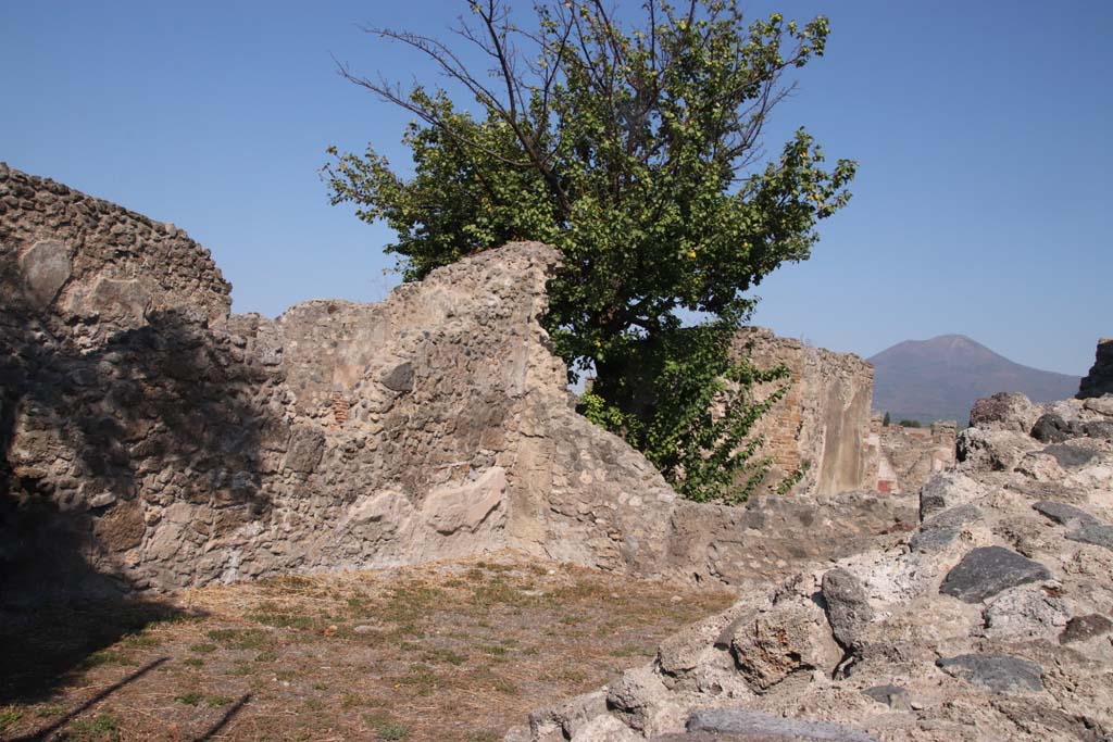 VIII.3.18/16 Pompeii. September 2021. 
Room in north-east corner of peristyle, looking towards west, north-west corner and north wall of room. Photo courtesy of Klaus Heese.