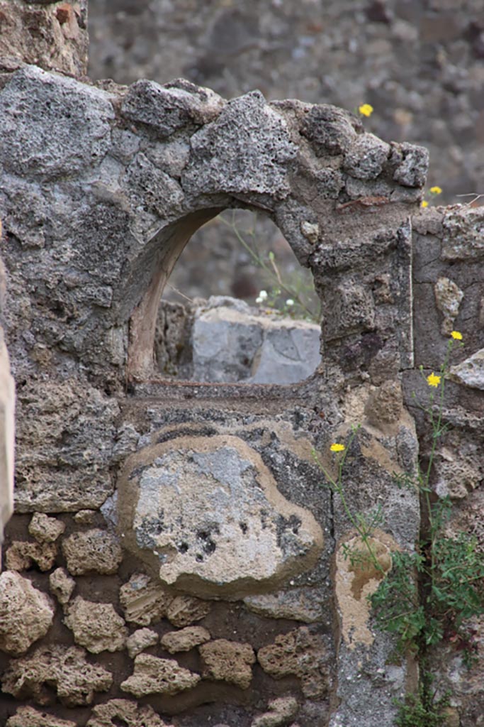 VIII.3.21 Pompeii. May 2024. 
Detail of niche in wall at east end of entrance corridor. Photo courtesy of Klaus Heese.