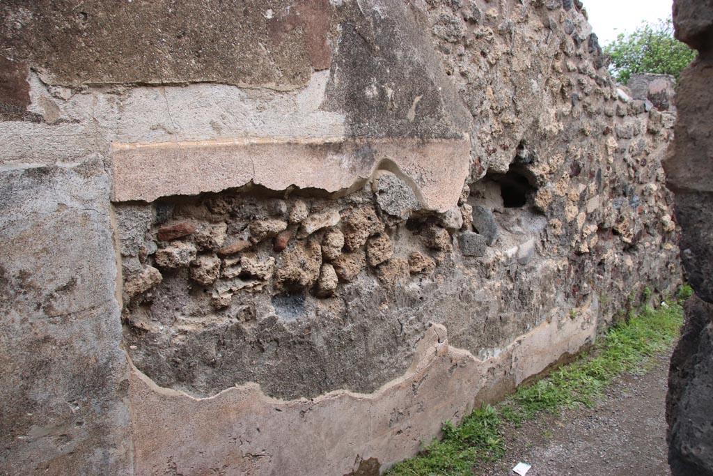 VIII.3.24 Pompeii. May 2024. 
North wall of entrance corridor from doorway of room on south side of corridor. Photo courtesy of Klaus Heese.