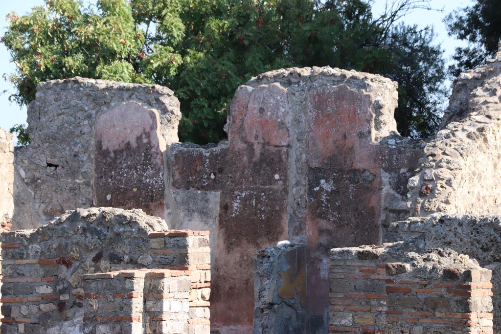 VIII.3.24 Pompeii. October 2022. 
Looking towards a cubiculum on east side of peristyle on north side of tablinum. Photo courtesy of Klaus Heese.