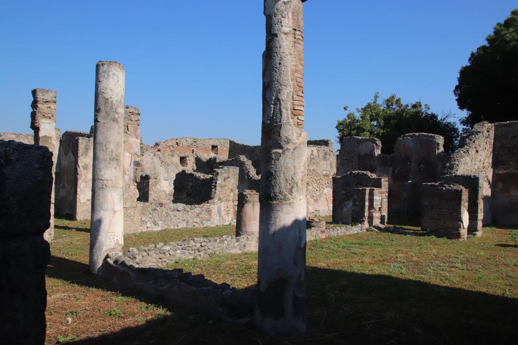 VIII.3.24 Pompeii. October 2022. Looking towards rooms on north side of peristyle. Photo courtesy of Klaus Heese.