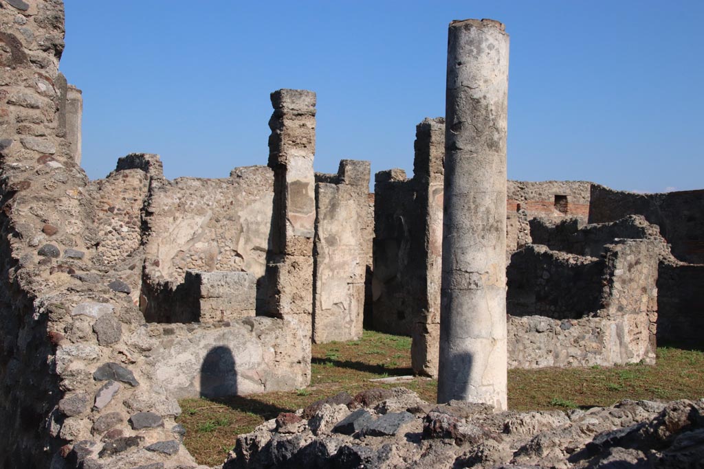 VIII.3.24 Pompeii. October 2022. 
Looking north across peristyle towards doorway to large room, leading to other rooms. Photo courtesy of Klaus Heese.