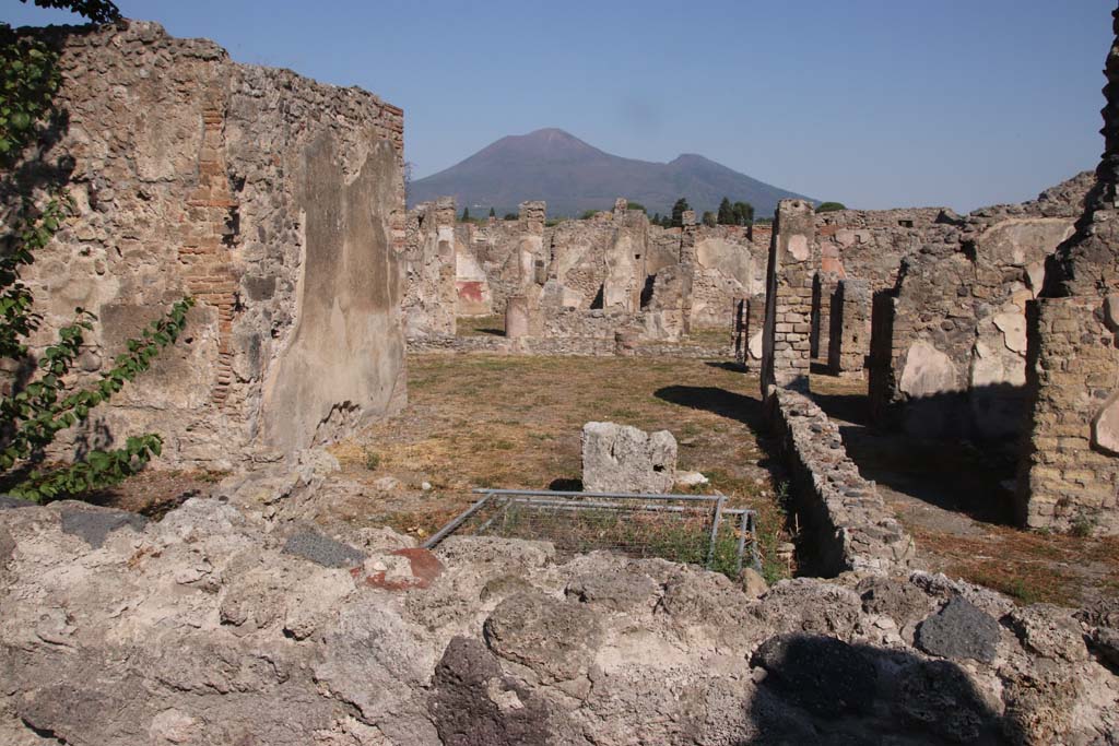 VIII.3.24 Pompeii. September 2021. Looking north across peristyle, from rooms on the south side. Photo courtesy of Klaus Heese.
