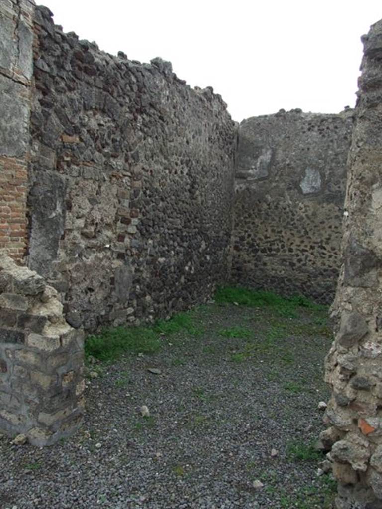 VIII.3.27 Pompeii. December 2007. 
Large oecus, or triclinium on south side of garden. Looking towards south-east corner.
