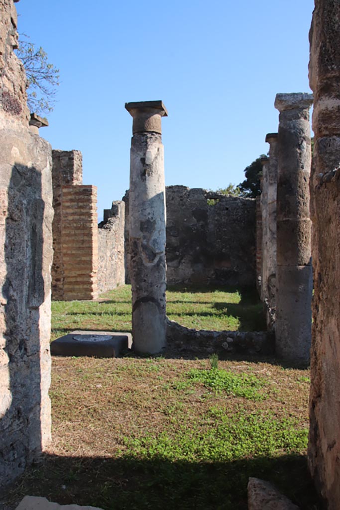 VIII.3.27 Pompeii. October 2022. 
Looking east from entrance corridor towards peristyle. Photo courtesy of Klaus Heese.