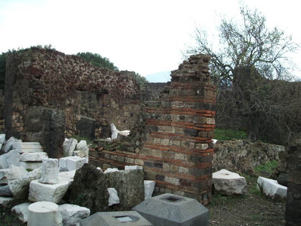 VIII.3.31 Pompeii. December 2004. Two doorways to rooms on the south side of atrium.
On the right is small room or storeroom, an oecus is on the left .