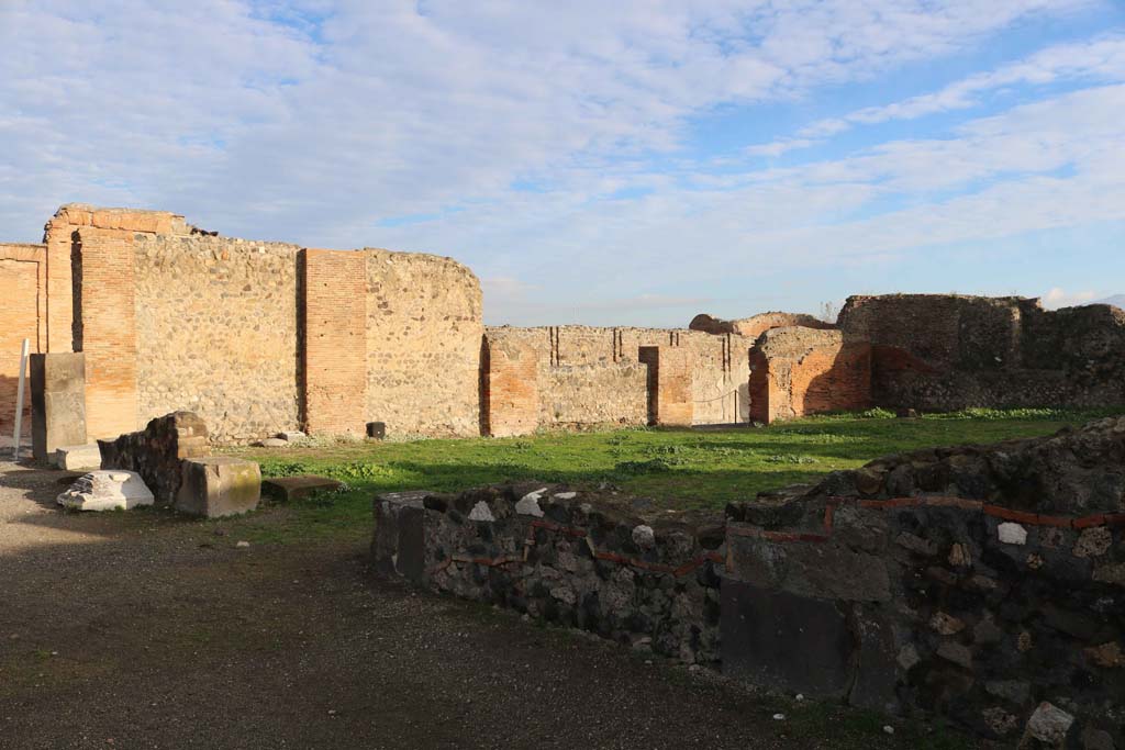 VIII.3.32, Pompeii. December 2018. 
Looking north-east, towards another entrance at VIII.3.1 on Via dell’Abbondanza, centre right. Photo courtesy of Aude Durand.