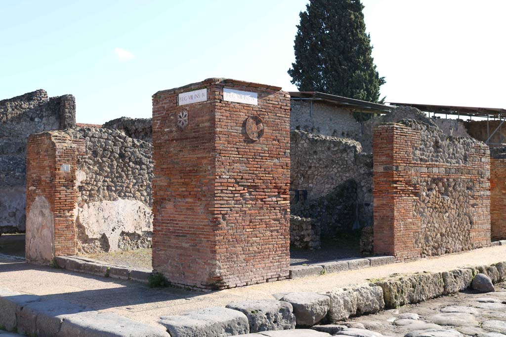 VIII.4.1 Pompeii, on left. December 2018. 
Looking south-east towards corner pilaster with VIII.4.53, linked entrance on right. Photo courtesy of Aude Durand.