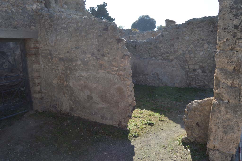 VIII.4.3 Pompeii, October 2017. Looking towards west wall of shop, with doorway through to VIII.4.2.
Foto Taylor Lauritsen, ERC Grant 681269 DÉCOR.