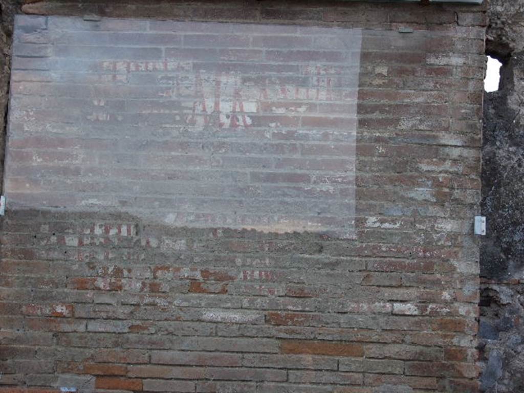 VIII.4.5-6 Pompeii. December 2006. Graffiti found on pilaster between VIII.4.5 and VIII.4.6.
According to Varone the upper line of this reads A VETTIVM CAPRASIVM.
The lower line reads P SITTIVM CONIVNCTVM IIVIR I D OVF.
See Varone A. Nuovi tituli picti pompeiani: Rivista di Studi Pompeiani I: 1987, pp. 92-100, figs. 7-9.