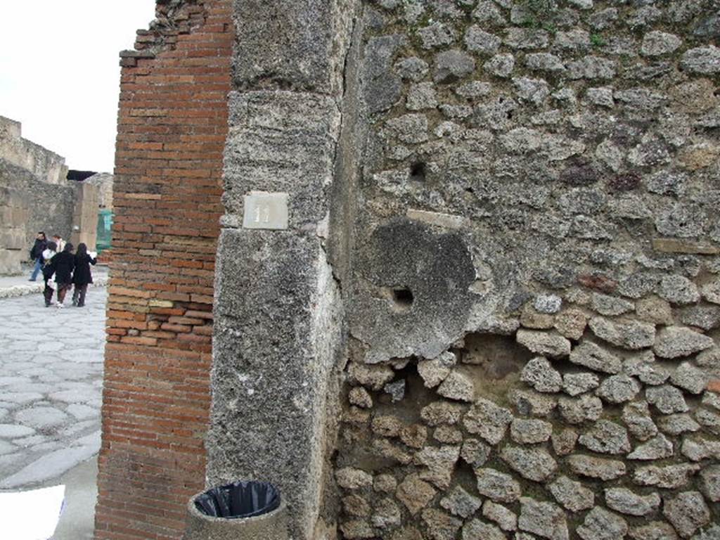 VIII.4.11 Pompeii. December 2006. East wall of shop.
