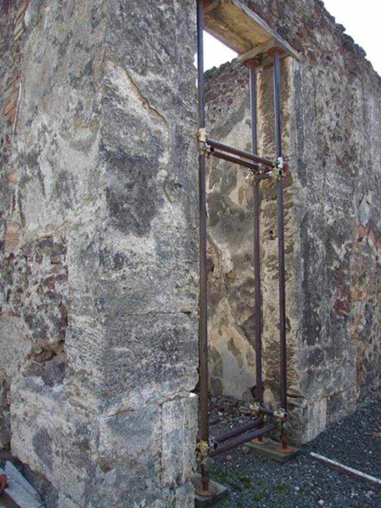 VIII.4.15 Pompeii. March 2009. Doorway to room 7, a small room or cupboard.