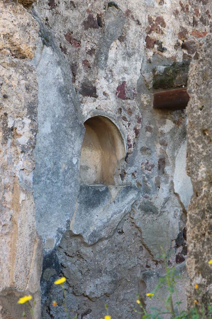 VIII.4.15 Pompeii December 2018. 
Room 10, niche in south wall. Photo courtesy of Aude Durand.