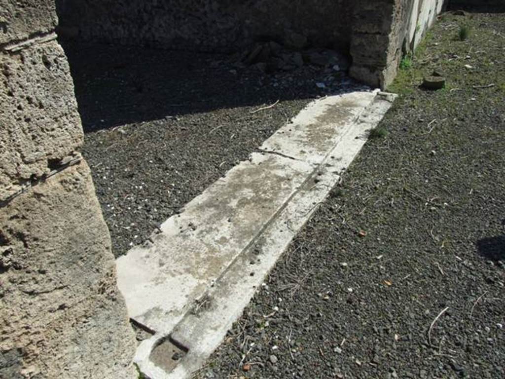 VIII.4.15 Pompeii. March 2009. Room 15, marble threshold or sill of exedra.