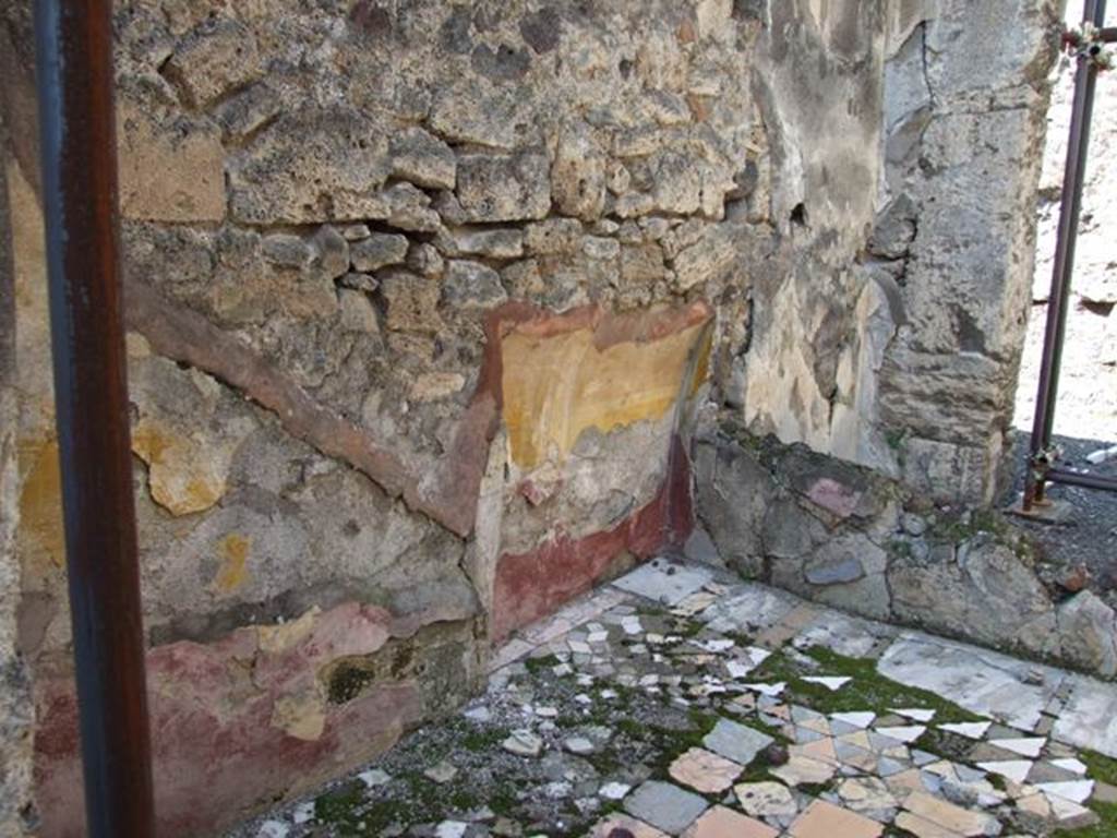 VIII.4.15 Pompeii. March 2009. Room 18, cubiculum with recess in north-west corner, with remains of painted plaster. The zoccolo/plinth was painted with red panels containing painted plants and the middle zone of the wall was yellow.