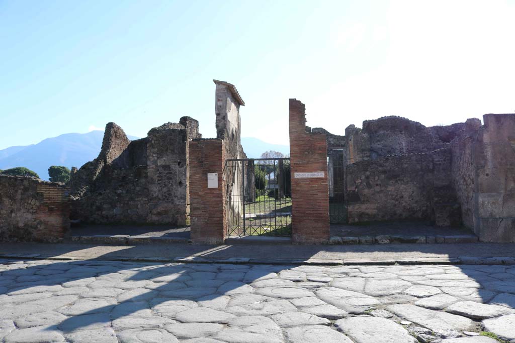 VIII.4.15 Pompeii. December 2018. 
Looking south on Via dell’Abbondanza towards entrance doorway, in centre. Photo courtesy of Aude Durand.