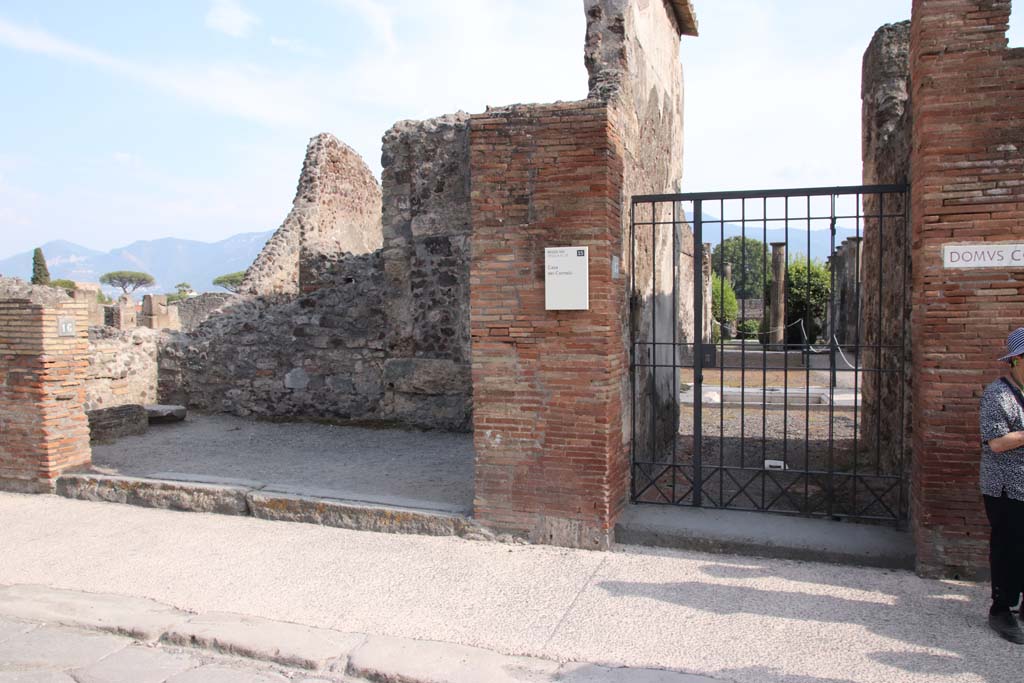 VIII.4.15 Pompeii, on right. September 2021. 
Looking south to entrance on Via dell’Abbondanza, with VIII.4.16, on left. Photo courtesy of Klaus Heese.
