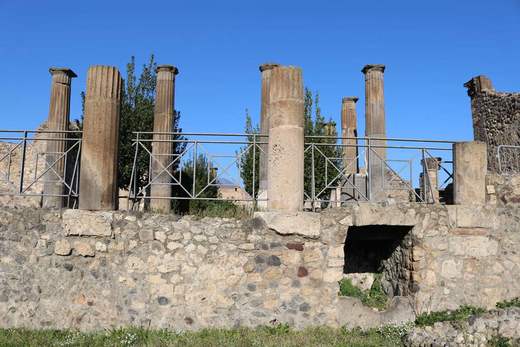 VIII.4.29 Pompeii. December 2018. Lower area, looking north from peristyle area.  
The south side of the peristyle of VIII.4.15 can be seen above. Photo courtesy of Aude Durand.