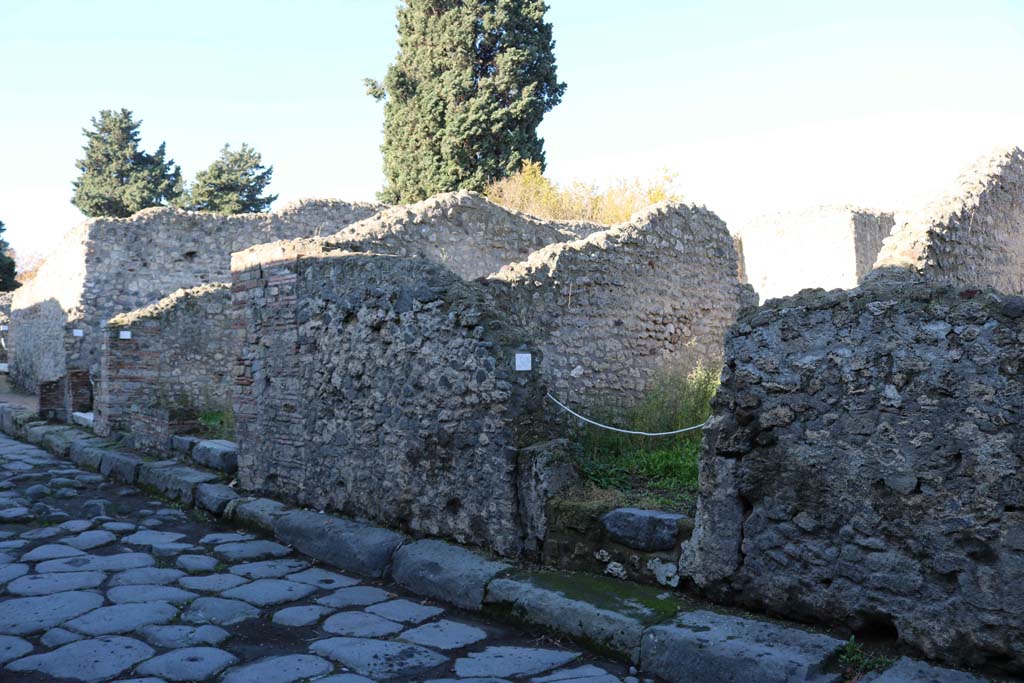 VIII.4.30, Pompeii. December 2018. 
Entrance doorway, on right, on north side of Via del Tempio d’Iside. Photo courtesy of Aude Durand.