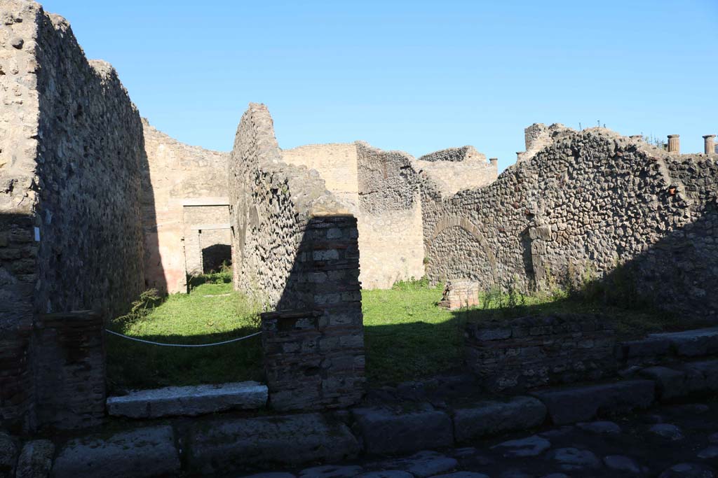 VIII.4.33 Pompeii. December 2018. 
Looking north to entrance doorway, on left, with VIII.4.32, and VIII.4.31, on right. Photo courtesy of Aude Durand.