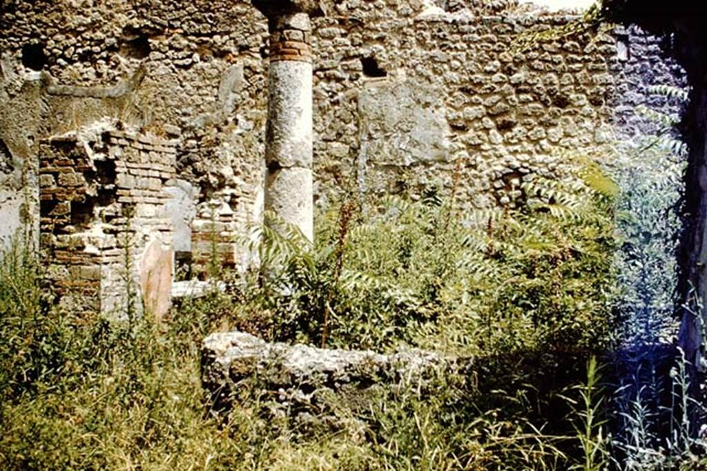 VIII.4.33 Pompeii. 1959. Looking north from peristyle towards the windowed triclinium.
Photo by Stanley A. Jashemski.
Source: The Wilhelmina and Stanley A. Jashemski archive in the University of Maryland Library, Special Collections (See collection page) and made available under the Creative Commons Attribution-Non Commercial License v.4. See Licence and use details.
J59f0268